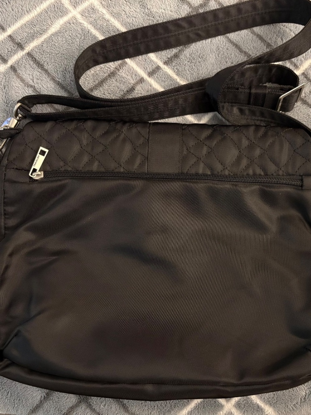 Travelon Black Quilted Nylon Messenger Crossbody Bag Organizer Travel Purse EUC - Picture 2 of 14